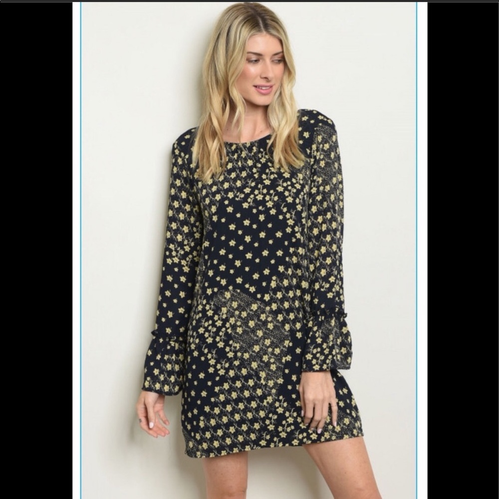 🆕 Navy blue flower dress with bell sleeves.